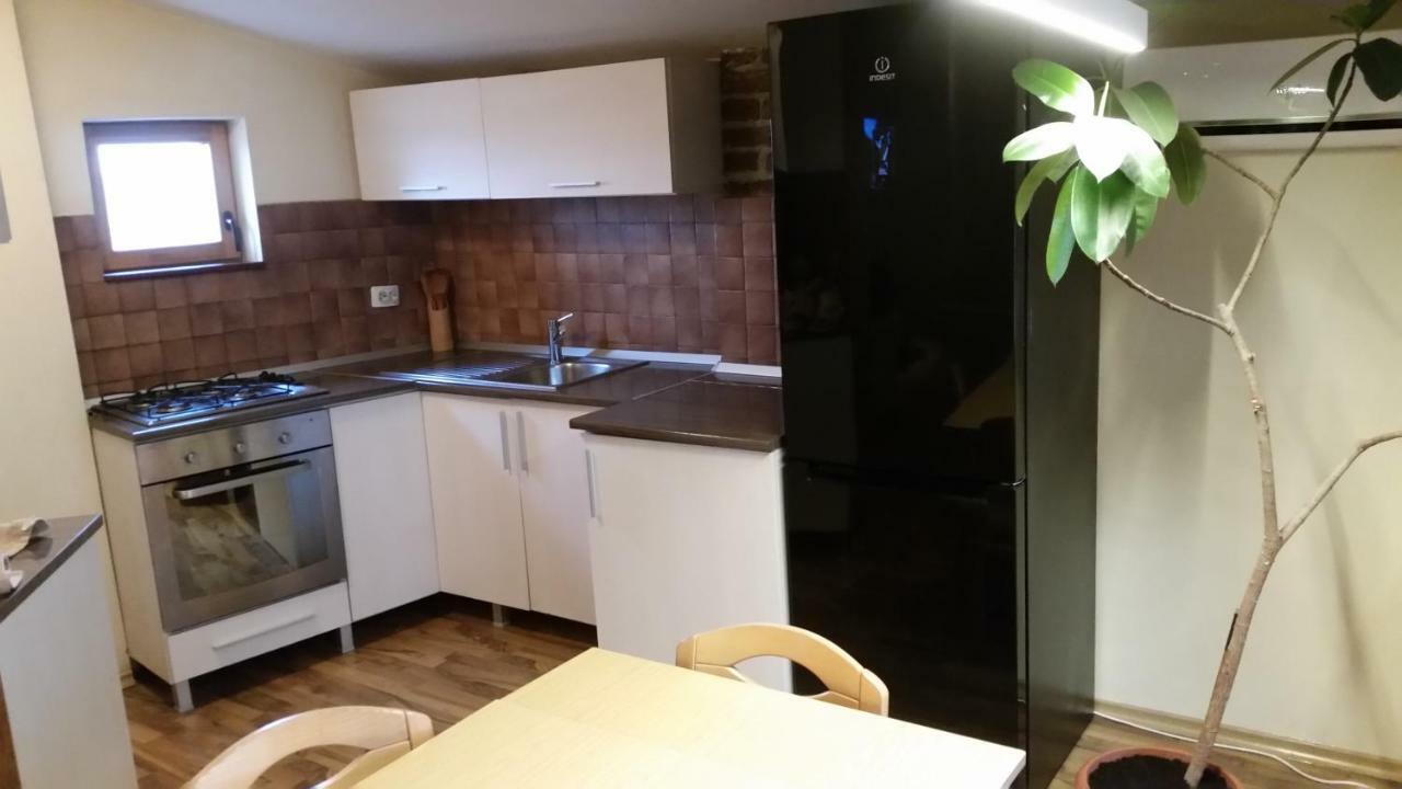 Апартаменты Apartament Central Орадя Экстерьер фото
