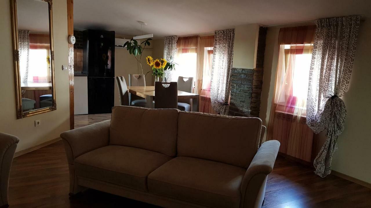 Апартаменты Apartament Central Орадя Экстерьер фото